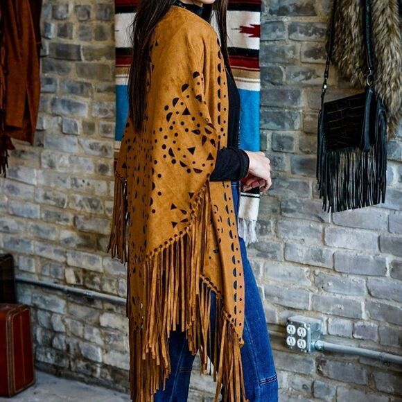 ❤️BRAND NEW Lucky & Blessed Distressed Fringe Poncho - Picture 3 of 5